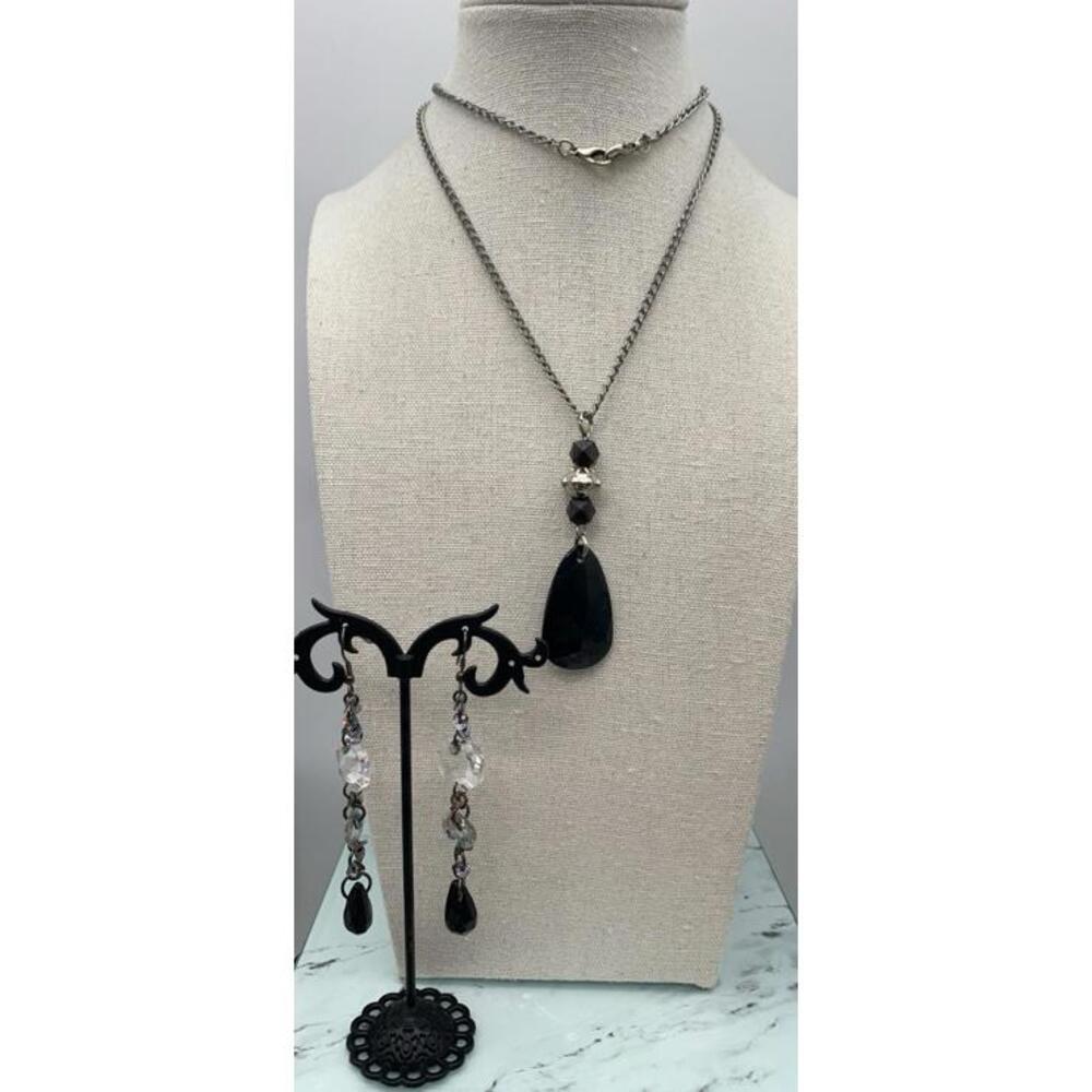 Silver Tone And Black Faceted Acrylic Tear Drop Necklace And Dangle Earring Set